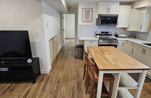 Walnut Grove House | Charming 1BR Suite with All the Essentials