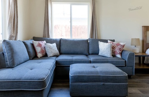 Alhambra Apartment | Charming 1BR Farmhouse + Near DTLA #TravelSGV