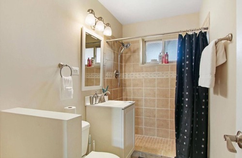 Arlington Heights Apartment | Charming 1BR Apartment with Full Amenities & Wi-Fi
