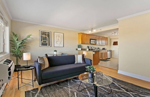 Arlington Heights Apartment | Charming 1BR Apartment with Full Amenities & Wi-Fi