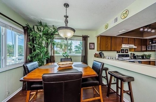 Indian Rocks Beach Condo | Charming 2 bedroom Beach Townhome on the Barrier Island of Indian Rocks Beach ~ Gsv9