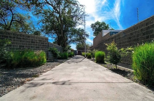 Chantepec Condo | Charming 2-bdrm Condo with workspace, WiFi, pool w/patio, in serene Chantepec.
