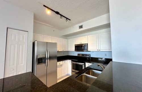 Grandview Heights Condo | Charming 2-BDRM 2-BA PENTHOUSE TOP FLOOR condo in Downtown West Palm Beach, pkng
