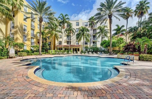 Grandview Heights Condo | Charming 2-BDRM 2-BA PENTHOUSE TOP FLOOR condo in Downtown West Palm Beach, pkng