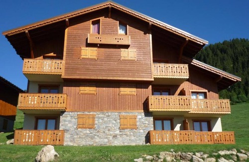 Bisanne 1500 Apartment | Charming 2-bedroom with garage and pets allowed