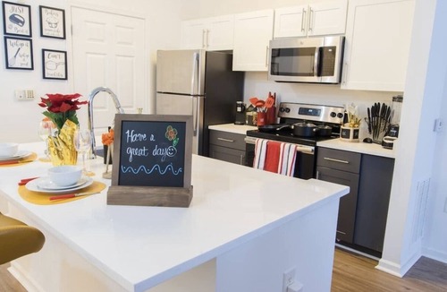 Atlanta Apartment | Charming 2 bed/2 bath with pool and gym!