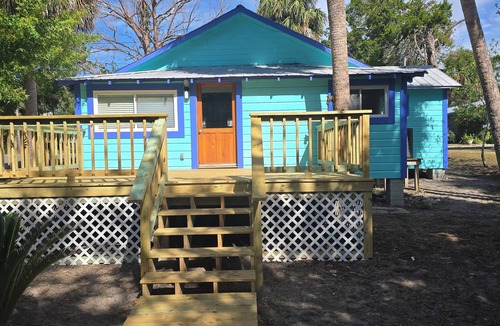 Cedar Key Cottage | Charming 2-bed 2-bath cottage in Cedar Key. Golf cart included.