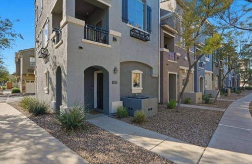 Tempe House | Charming 2-bed, 3-bath en suite Tempe townhouse , across from the Cubs Stadium