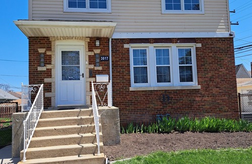 Franklin Park Apartment | Charming 2-bed.apt in Franklin Park, AC, WiFi, O'Hare, free parking, W/D in unit