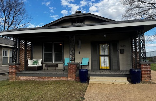 Cooper-Young Historic District House | Charming 2-bed bungalow in the Historic Cooper-Young neighborhood of Memphis!