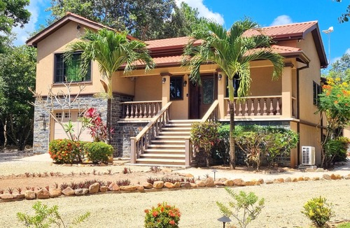 Sanctuary Belize House | Charming 2-bedroom house in enchanting Sittee River with WiFi, AC