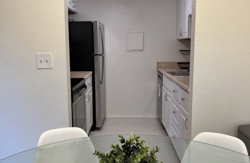 Inglewood-Finn Hill Condo | Charming 2-Bed Condo in Juanita: Enjoy Trails, Parks, and Beaches Nearby