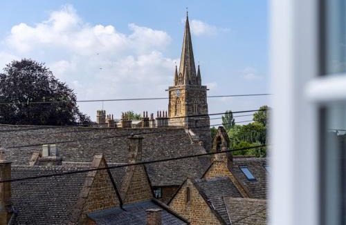 Adderbury House | Charming 2 Bed Cottage in the Heart of Adderbury Pass the Keys