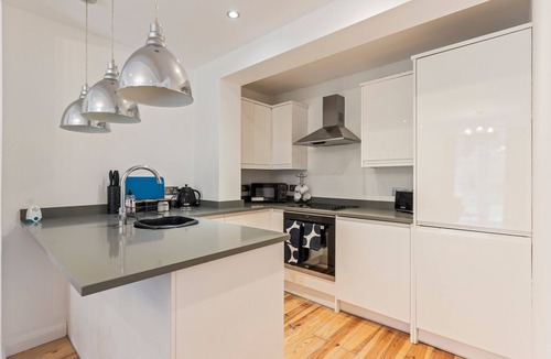 St. Leonard's Apartment | Charming 2-Bed Flat with Garden in London