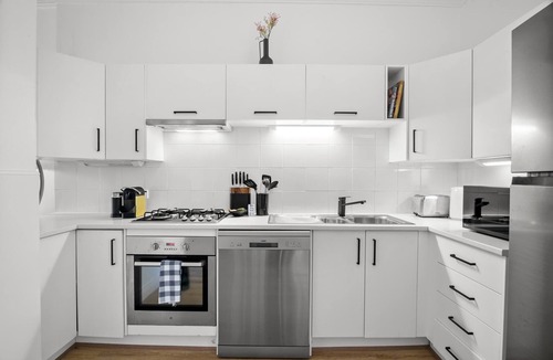 Cremorne Apartment | Charming 2-Bed Home with Outdoor Space in Cremorne