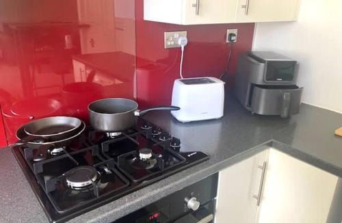 Crosslee House | Charming 2 bed house Perfect base for sightseeing