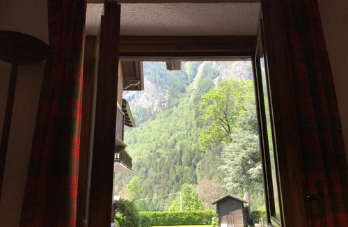 Pallusieux Apartment | Charming 2 bedrooms Chalet apartment in old farm house with garden