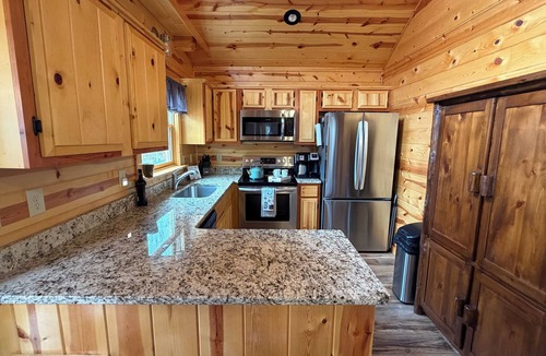 Murphy Cabin | Charming 2 bed room mountain hideaway in Murphy