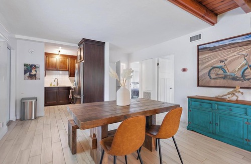 Lake Worth House | Charming 2-bedroom bungalow in delightful Lake Worth Beach with AC, WiFi
