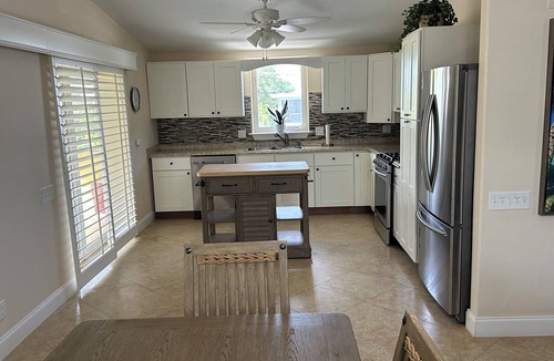 Little Torch Key House | Charming 2-Bedroom House on Little Torch Key with Pool and Tiki Bar- 28 DAY MIN.