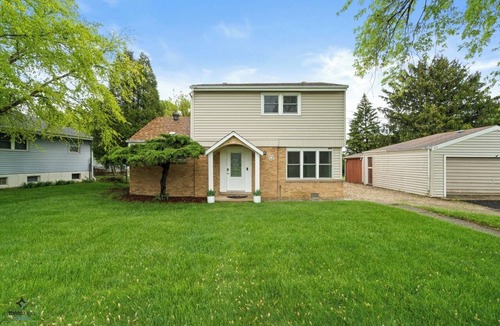 Oakbrook Terrace House | Charming 2-bedroom estate with WiFi, fitness room in delightful Oakbrook Terrace