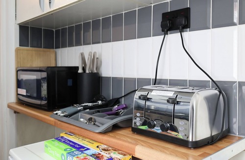 Weston on Trent House | Charming 2 Bed with Ensuites | Fast Wi-Fi | Comfortable Sofa and more!