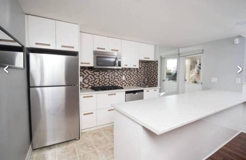 Hollyburn House | Charming 2-bedroom building in lovely West Vancouver with WiFi