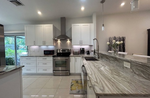 Deerfield Beach House | Charming 2-bedroom house with gorgeous patio garden