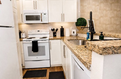 Middle River Terrace Apartment | Charming 2-bedroom apartment with by downtown Fort Lauderdale
