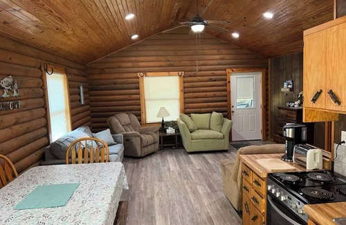 Russell Springs Cabin | Charming 2-bedroom well equipped cabin at Lake Cumberland Marina,RussellSprings