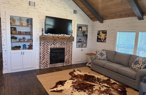 Sulphur Springs House | Charming 2-bedroom farmhouse in awesome Sulphur Springs, Texas