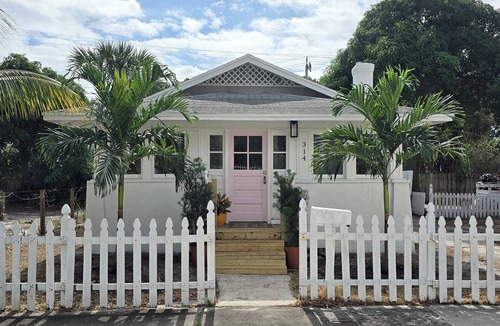 Old Northwood Cottage | Charming 2-bedroom Cottage Close to Downtown and the Beach No. 1