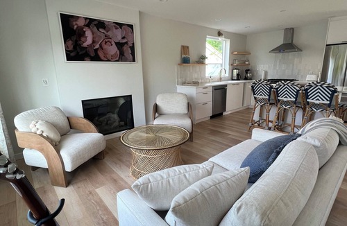 Campbell River House | Charming 2-bedroom Home with outdoor Steam Sauna & Gas Firebowl Campbell River