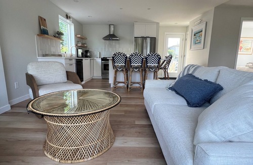 Campbell River House | Charming 2-bedroom Home with outdoor Steam Sauna & Gas Firebowl Campbell River