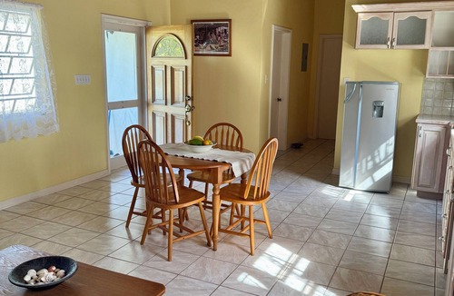 Cotton Ground Cottage | Charming 2-bedroom Guest house- an 18 minute walk from the beach