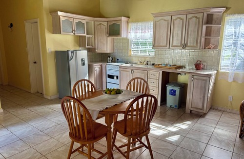 Cotton Ground Cottage | Charming 2-bedroom Guest house- an 18 minute walk from the beach