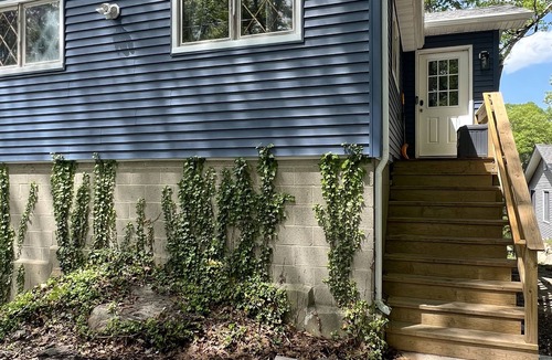 Andover House | Charming 2-bedroom Lakehouse with Fishing Dock, AC, WiFi in nice Byram Township