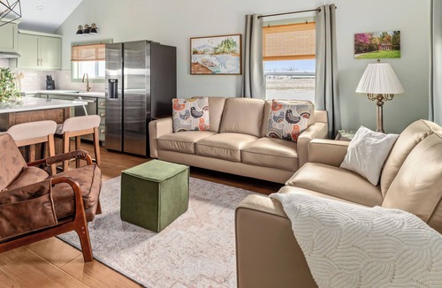 Campbellsville House | Charming 2 Bedroom 2 Bath Cottage near the lake.