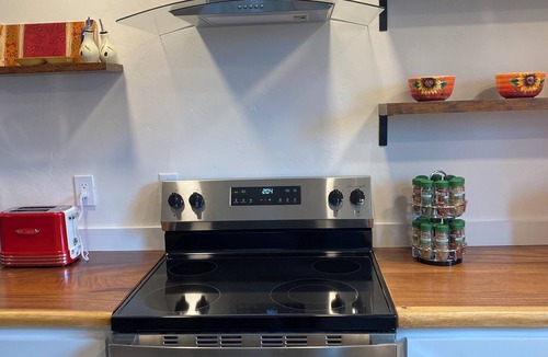 Jackson House | Charming 2-bedroom house in quaint Mokelumne Hill