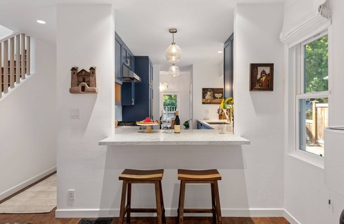 Oak Park Condo | Charming 2-Bedroom Condo in Santa Barbara's Arts District, ideal for relaxation.