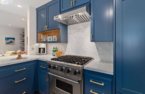 Oak Park Condo | Charming 2-Bedroom Condo in Santa Barbara's Arts District, ideal for relaxation.