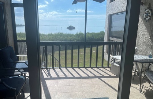 Tarpon Springs Condo | Charming 2-bedroom condo in wonderful Tarpon Springs with fitness, pool, tennis!
