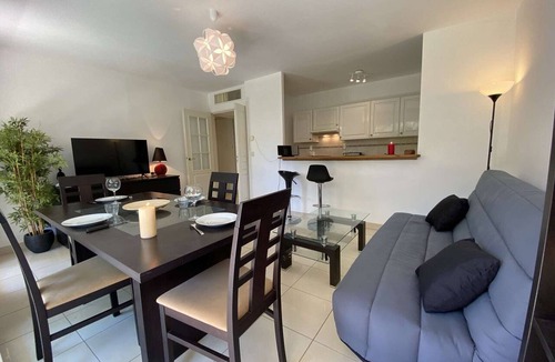 Antibes Apartment | Charming 2-Bedroom Apt, 10min Walk to Beach, Terrace & Private Garage in Juan-les-Pins