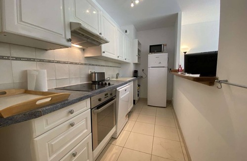 Antibes Apartment | Charming 2-Bedroom Apt, 10min Walk to Beach, Terrace & Private Garage in Juan-les-Pins