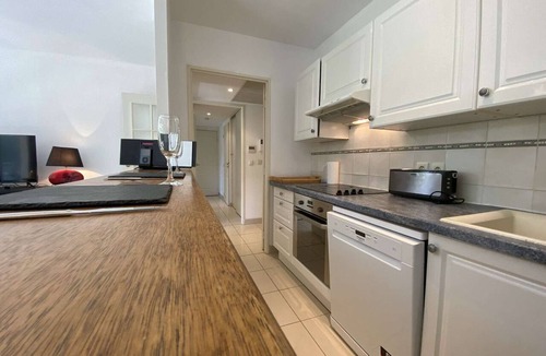 Antibes Apartment | Charming 2-Bedroom Apt, 10min Walk to Beach, Terrace & Private Garage in Juan-les-Pins
