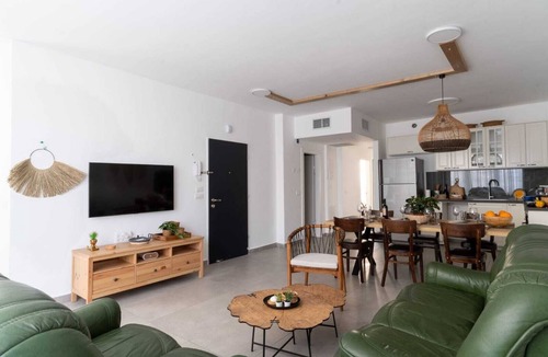 Kerem HaTeimanim Apartment | Charming 2-Bedroom @New Building 200m off shore
