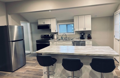 Bowling Green Apartment | Charming 2-bedroom apartment with WiFi, AC in fantastic Downtown Bowling Green