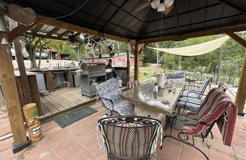 Fredericktown House | Charming 2-bedroom country mobile home with game room, hot tub, seasonal pool