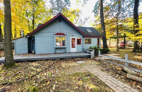 Prudenville Cottage | Charming 2-bedroom cottage in welcoming Houghton Lake with Hot Tub, AC, WiFi