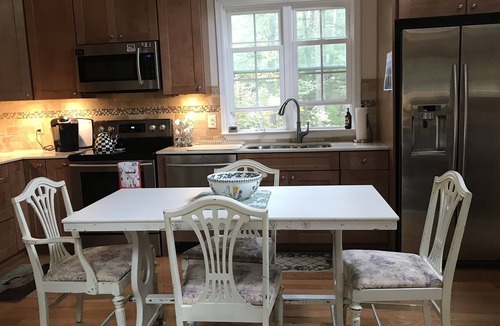 Bergton Ski Chalet | Charming 2 bedroom Chalet 10 Minutes to Bryce Resort in the Shenandoah Valley.